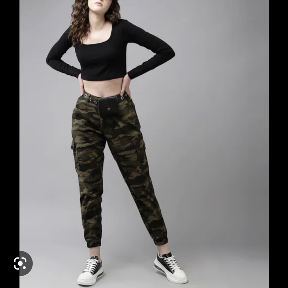 NWT- Aeropostale Camouflage Jogger with Stretch